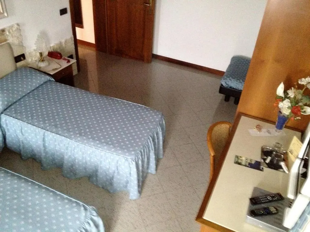 Ca'Nova Alloggi Guest House Campalto 2*,